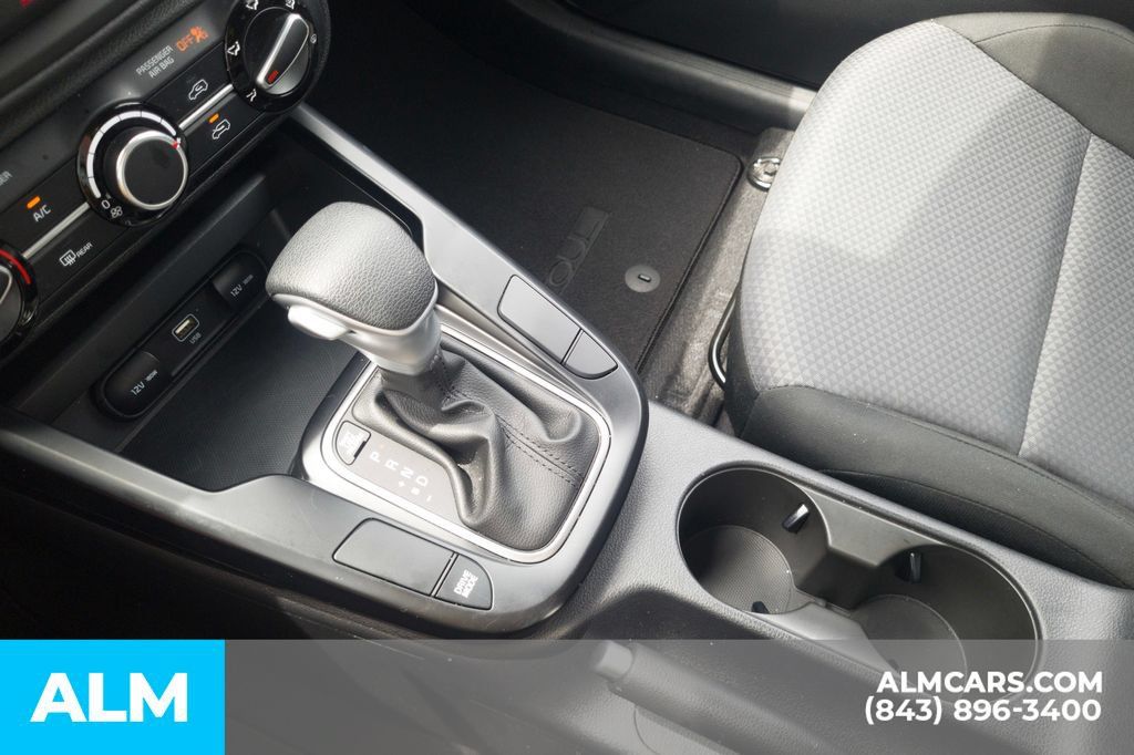 Used 2025 Kia Soul LX w/ LX Technology Package FWD image 24