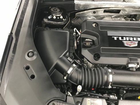 Used 2025 Cadillac XT4 Premium Luxury image 40