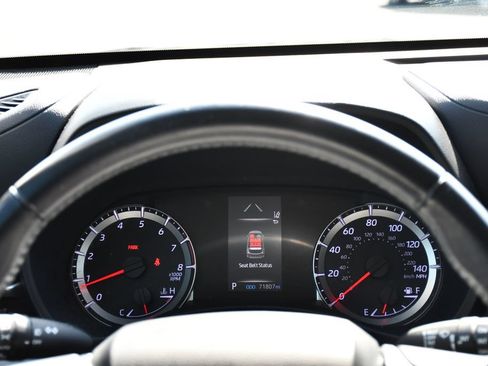 Used 2021 Toyota Highlander LE FWD image 28