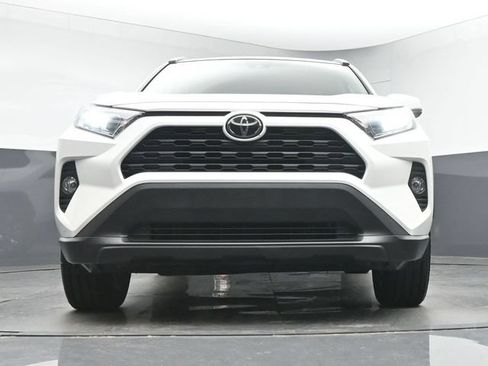 Used 2020 Toyota RAV4 XLE Premium FWD image 30