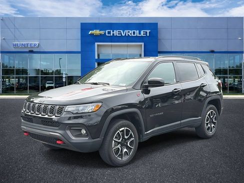 Used 2024 Jeep Compass Trailhawk AWD/4WD image 3