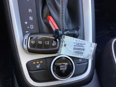 Used 2022 Hyundai Venue Limited w/ Cargo Package image 23