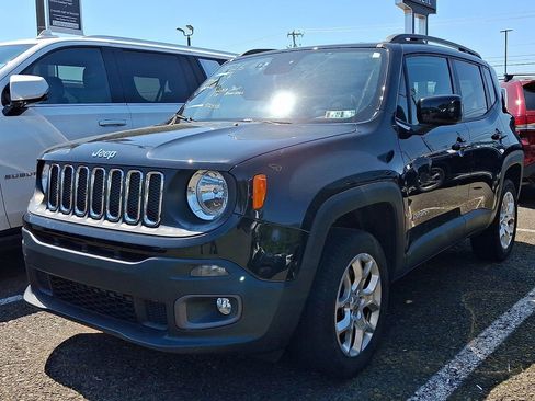 Used 2018 Jeep Renegade Latitude w/ Cold Weather Group AWD/4WD image 2