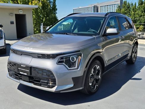 Used 2024 Kia Niro Wind w/ Wind Preserve Package FWD image 7