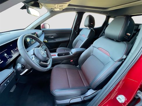 New 2025 Nissan Kicks SR w/ SR Premium Package image 18