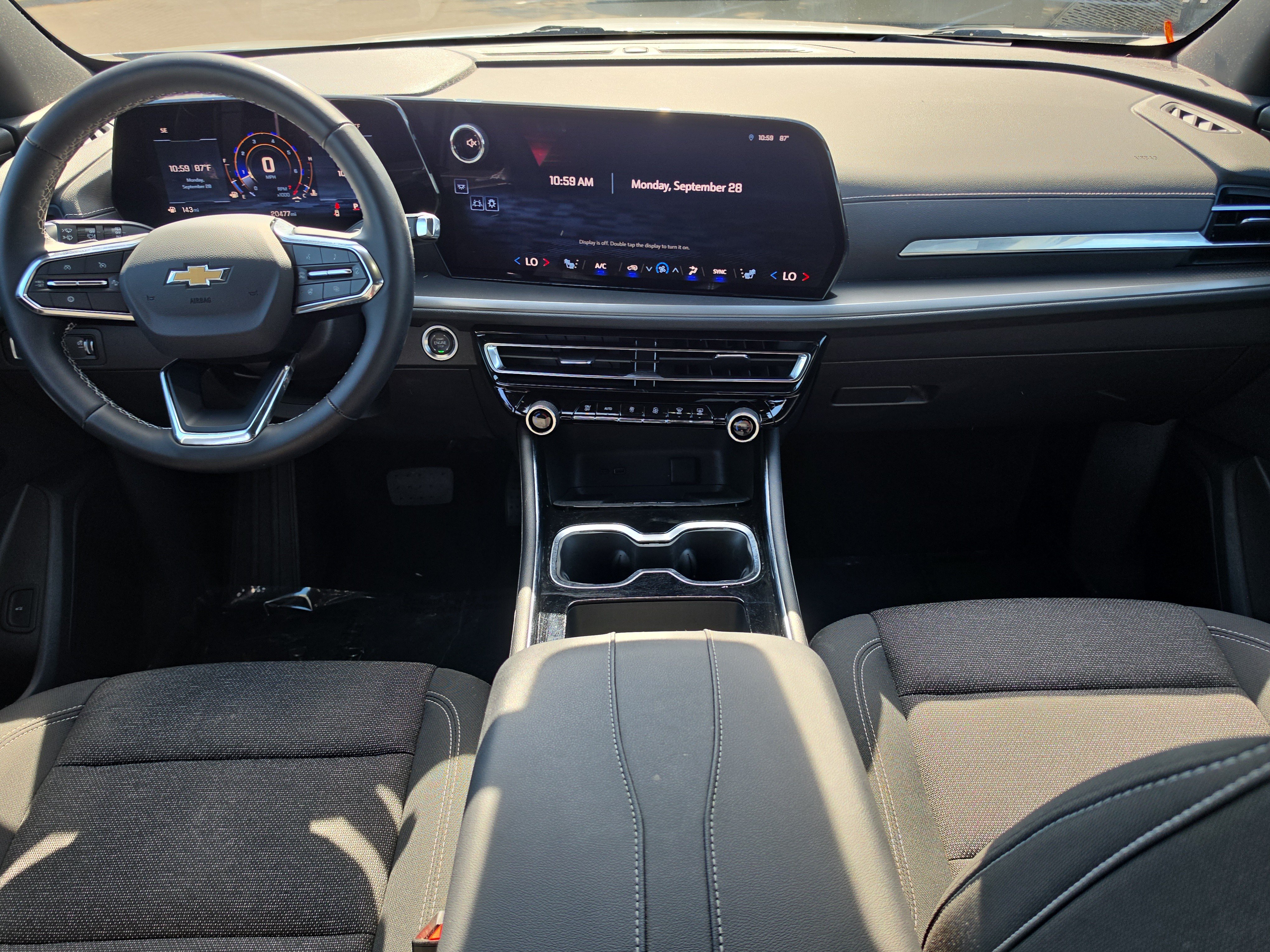 Used 2025 Chevrolet Traverse LT FWD image 13