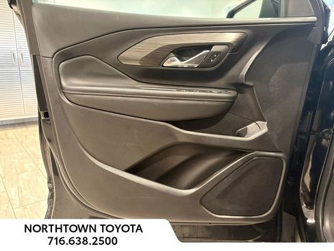 Used 2024 GMC Terrain SLE image 18