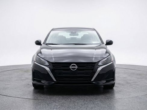 Used 2025 Nissan Altima 2.5 SV image 2
