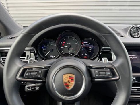 Certified 2025 Porsche Macan AWD/4WD image 20