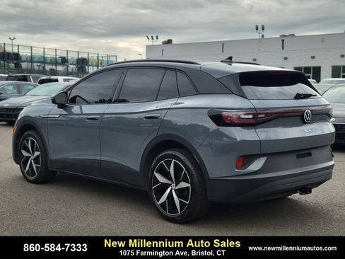 Used 2024 Volkswagen ID.4 Pro S image 3