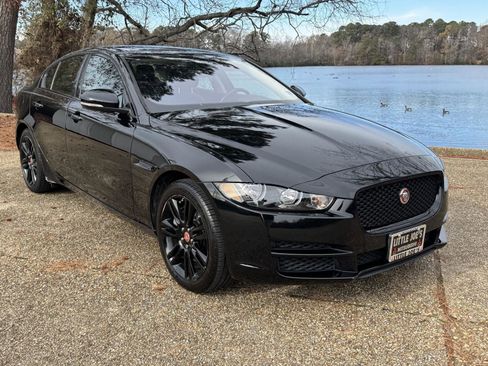Used 2019 Jaguar XE Prestige image 1