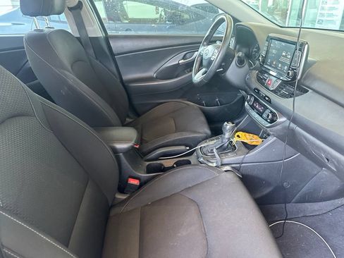 Used 2018 Hyundai Elantra GT w/ Style Package 02 FWD image 3