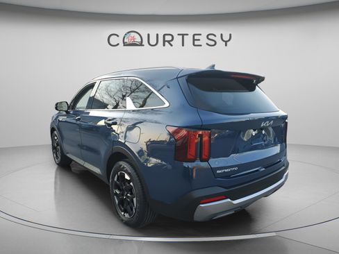 Certified 2025 Kia Sorento S image 2
