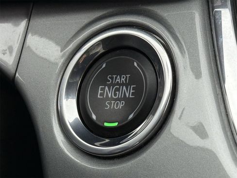 Certified 2025 Chevrolet Trax LT image 19