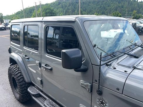 Used 2019 Jeep Wrangler Unlimited Sahara AWD/4WD image 20
