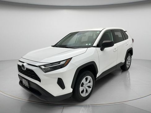 Used 2025 Toyota RAV4 LE AWD/4WD image 3
