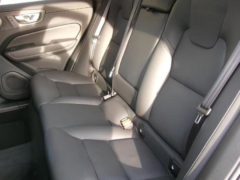 Used 2025 Volvo XC60 B5 Plus AWD/4WD image 10