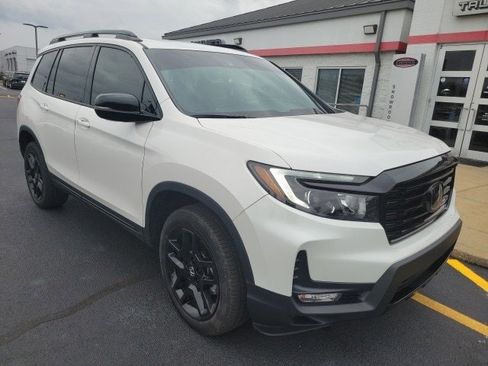 Used 2025 Honda Passport Black Edition image 1