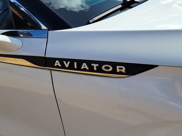 Used 2022 Lincoln Aviator Reserve w/ Equipment Group 201A AWD/4WD image 5