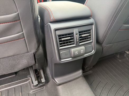 Used 2024 Subaru Forester Sport image 37