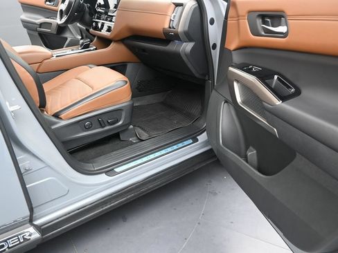 Certified 2024 Nissan Pathfinder Platinum w/ Cargo Package FWD image 16