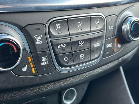 Used 2024 Chevrolet Traverse LT w/ Midnight/Sport Edition image 38