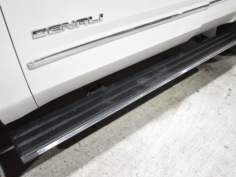 Used 2017 GMC Yukon Denali w/ Open Road Package image 9