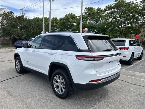 Used 2023 Jeep Grand Cherokee Limited AWD/4WD image 3