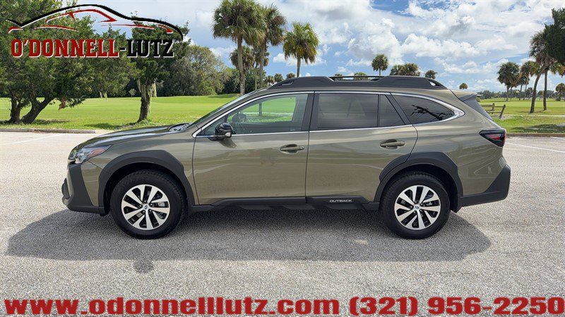 Used 2025 Subaru Outback Premium AWD/4WD image 3