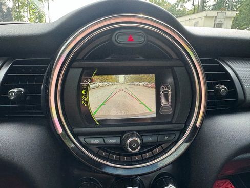 Used 2016 MINI Cooper 4-Door Hardtop w/ Premium Package FWD image 26