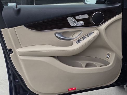 Used 2022 Mercedes-Benz GLC 300 w/ Premium Package Lite image 14