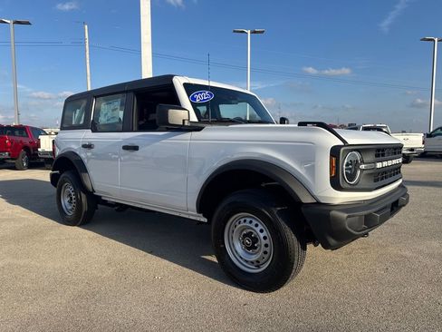 New 2025 Ford Bronco 4-Door image 7