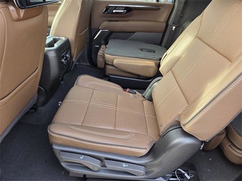 New 2026 Chevrolet Suburban High Country image 7