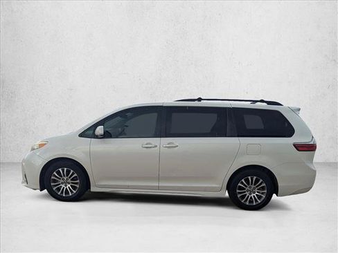 Used 2019 Toyota Sienna XLE w/ XLE Navigation Package FWD image 8