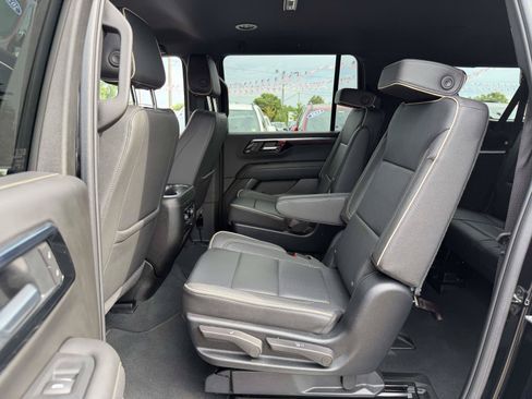 Certified 2025 Chevrolet Suburban Premier AWD/4WD image 12