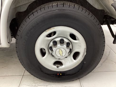 Used 2022 Chevrolet Express 2500 Extended w/ Driver Convenience Package image 43