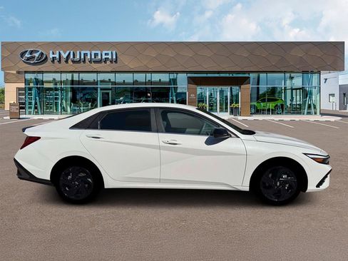 New 2026 Hyundai Elantra SEL Sport image 9