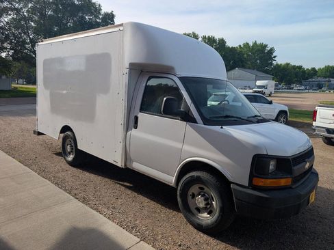 Used 2015 Chevrolet Express 3500 image 3