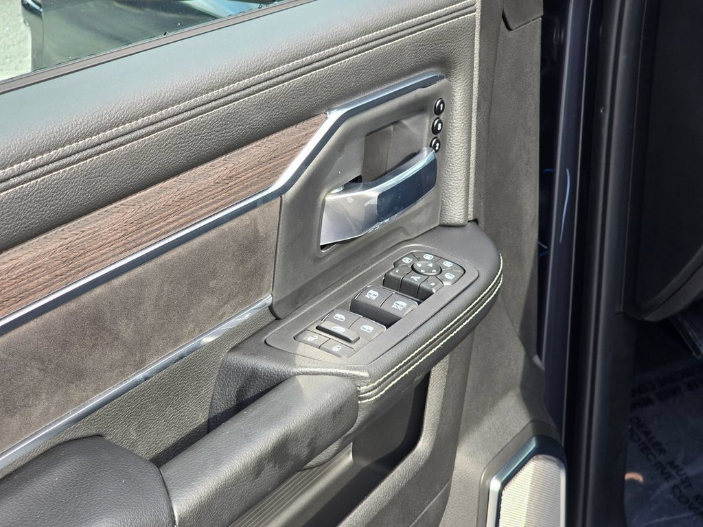 New 2026 RAM 3500 Laramie AWD/4WD image 34