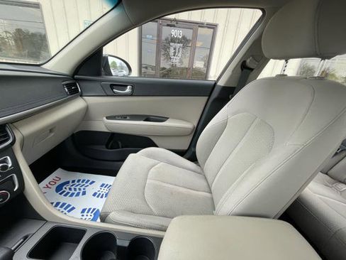 Used 2018 Kia Optima LX w/ 17" Alloy Wheels Package image 28