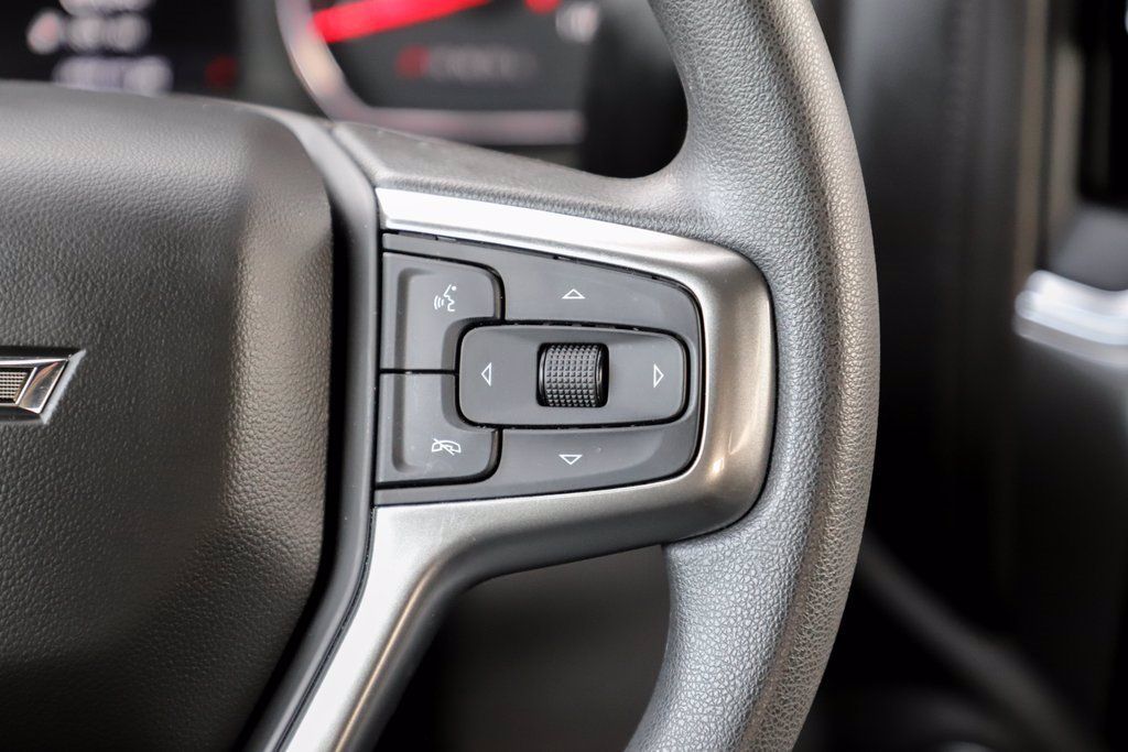Used 2019 Chevrolet Silverado 1500 RST AWD/4WD image 16
