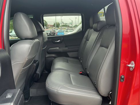 Used 2020 Toyota Tacoma TRD Off-Road AWD/4WD image 15