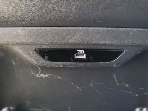 Used 2018 Chrysler Pacifica Limited image 18