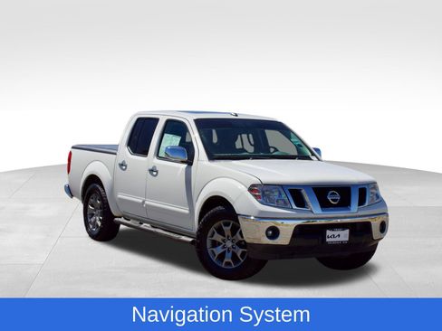 Used 2019 Nissan Frontier SL RWD image 2
