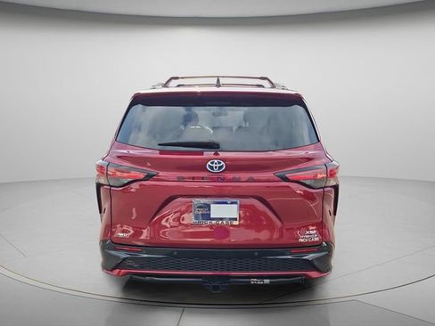 Used 2022 Toyota Sienna XSE w/ XSE Plus Package AWD/4WD image 5