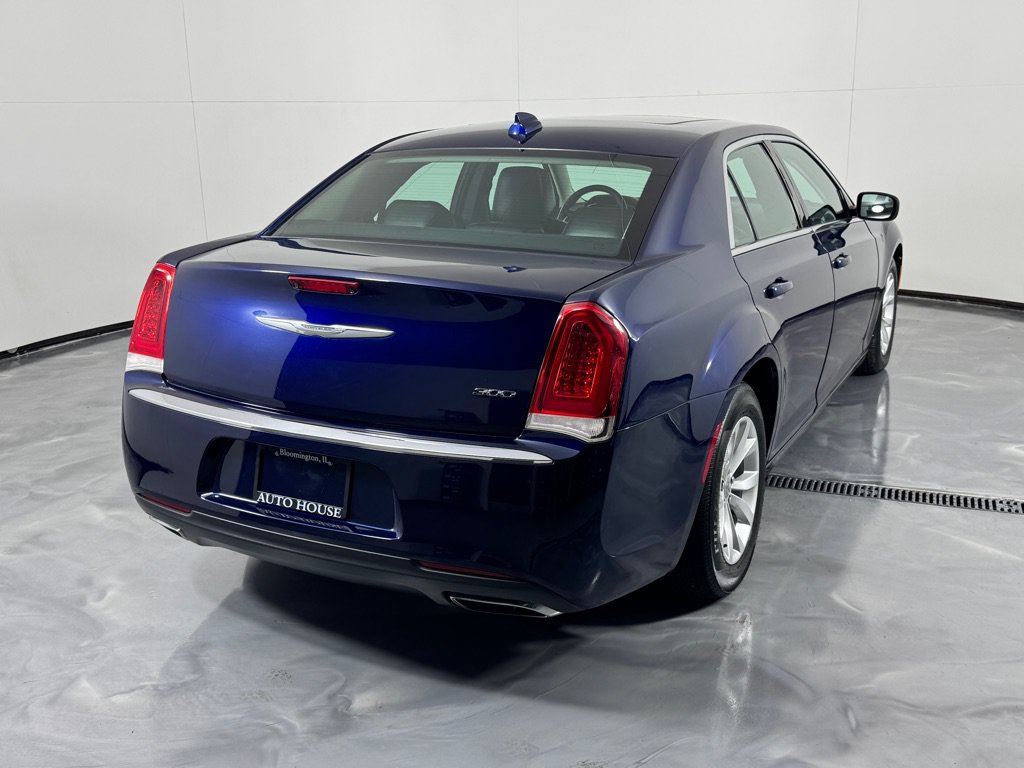 Used 2016 Chrysler 300 Limited RWD image 5