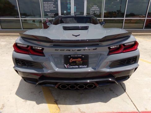 Used 2024 Chevrolet Corvette Z06 RWD image 7
