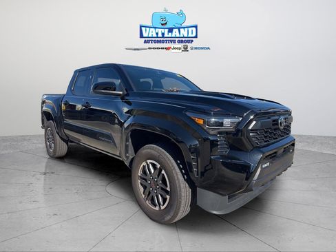 Used 2025 Toyota Tacoma TRD Sport image 3