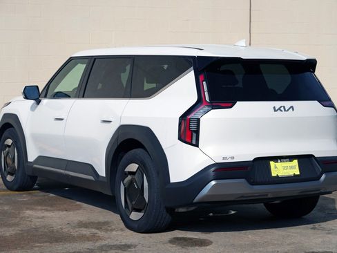 Used 2026 Kia EV9 Light RWD image 47