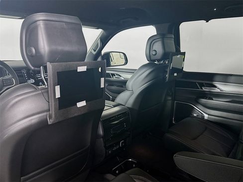 New 2025 Jeep Wagoneer L Series II w/ Convenience Group I image 21